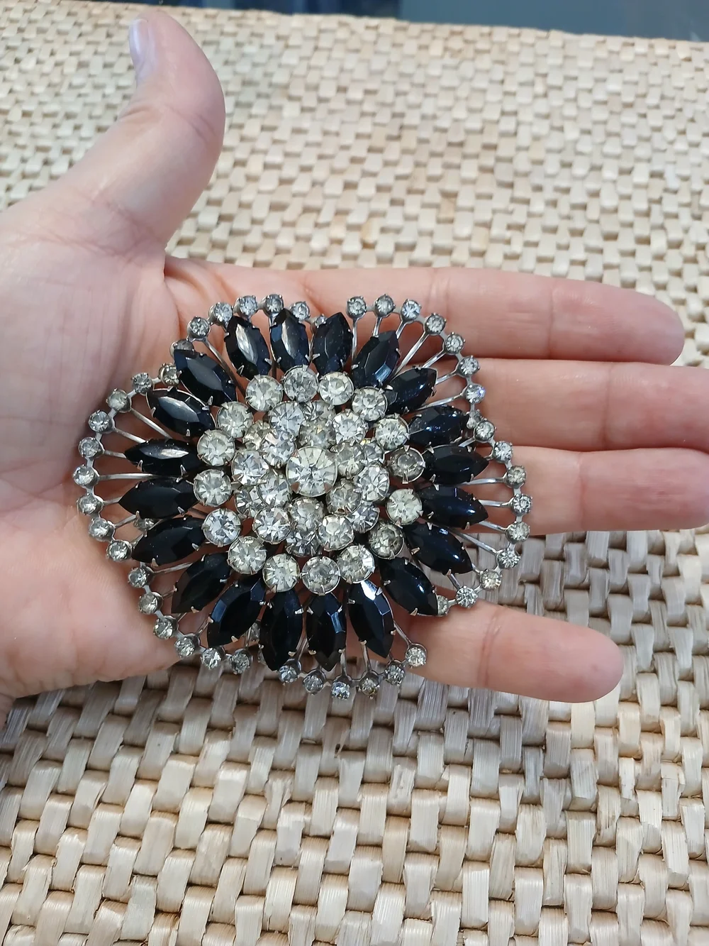 Elegant Black and Clear Crystal Floral Brooch - Women Jewelry. Vintage 50s